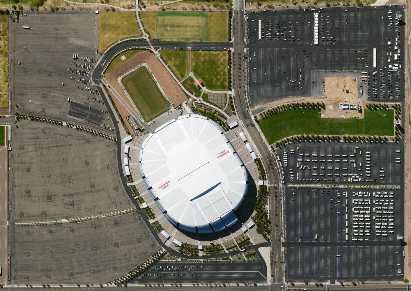 Wide view of State Farm Arena of Phoenix, AZ, with the Covid-19 vaccination clinic set up int the stadium's parking lot